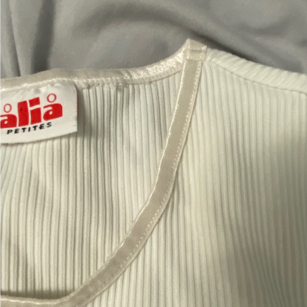 ALIA White Ribbed Top - Picture 3 of 3